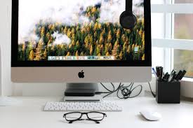 organic traffic computer on desk